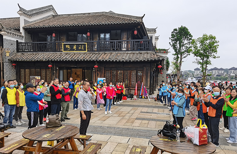 新龍鄰里生活超市員工秋季旅行團(tuán)建